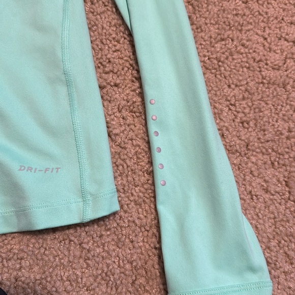 Nike 1/4 zip mint green top - Picture 3 of 6